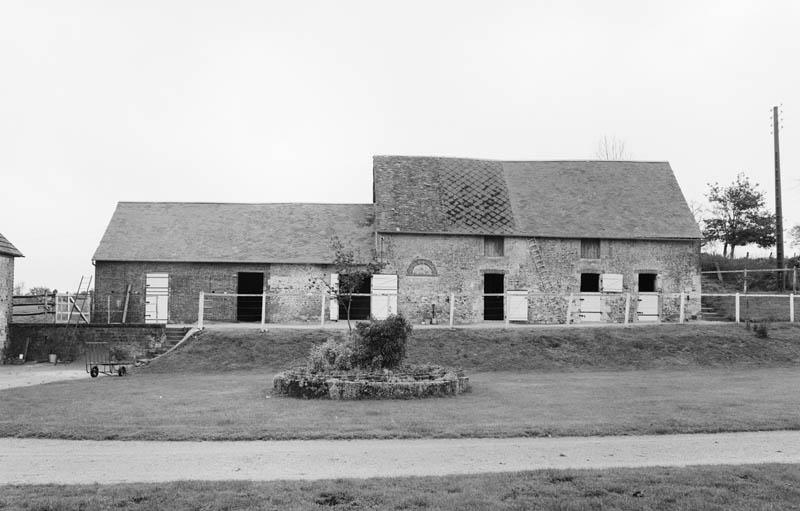 Anciens bâtiments agricoles.