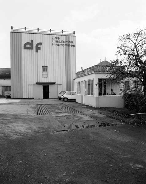 Bâtiment de la distillerie et bureau, vue prise du nord ouest.