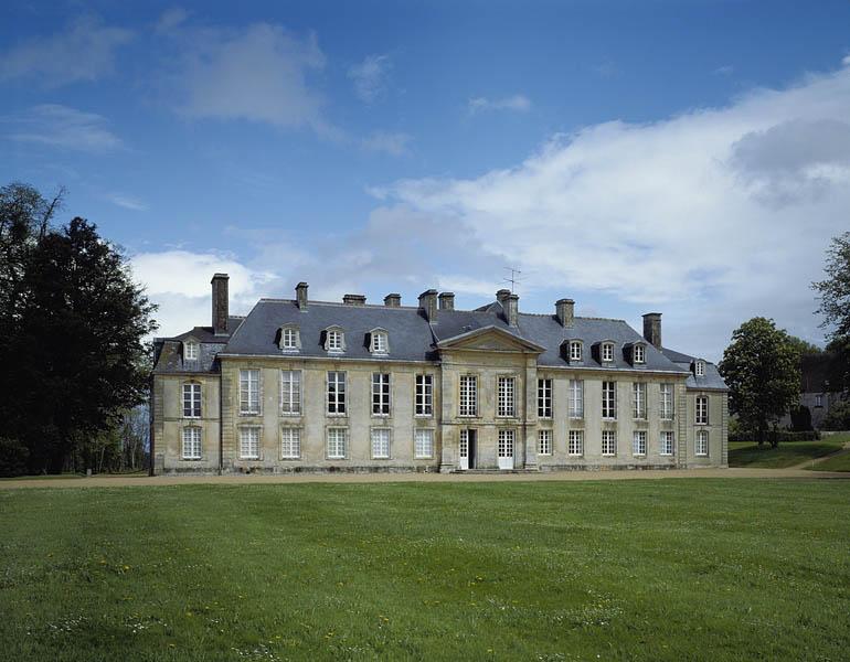 Corps de bâtiment principal, élévation antérieure.