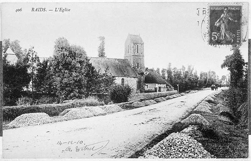 406 RAIDS. - L'Eglise.- Carte postale, 1910. (Collection particulière).