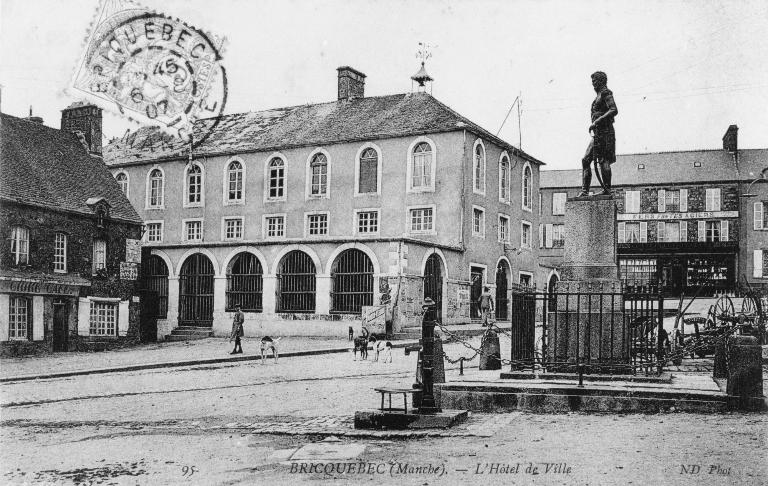 Bricquebec (Manche). - L'Hôtel de Ville.- Carte postale, éd. ND Phot. n° 95, début 20e siècle. (Collection particulière Arno).