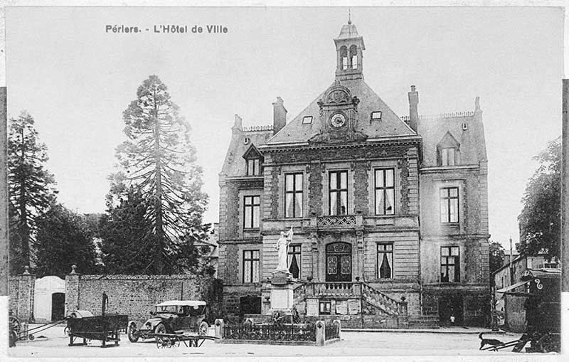 Périers. - L'Hôtel de ville.- Carte postale, début 20e siècle. (Collection particulière Arno).