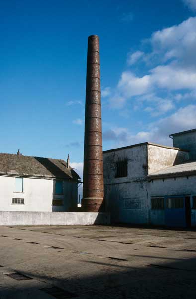 Cheminée d'usine et chaufferie, élevation sur cour, vue prise de l'est.