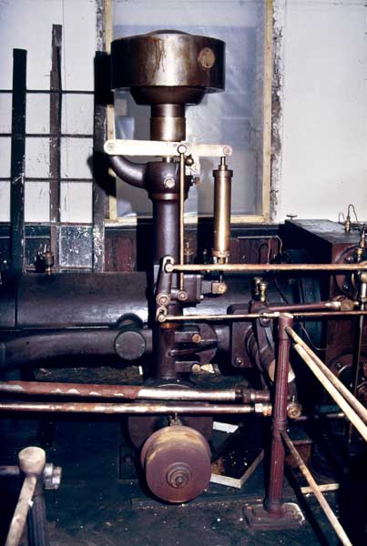 Machine à vapeur à piston. Détail : régulateur.