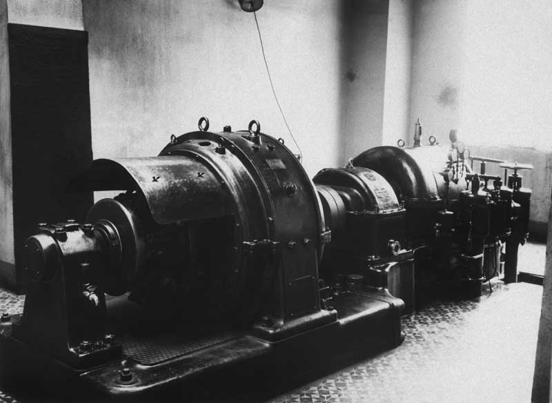 Groupe turbo-dynamo à routinage de 375 KW.- Photographie ancienne. (Collection particulière).
