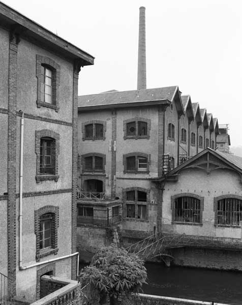 Atelier de fabrication (2). Au rez-de-chaussée, machines à papier ; au 1er étage, filigraneuses ; au 2éme étage, bobineuses, vue prise du nord ouest.