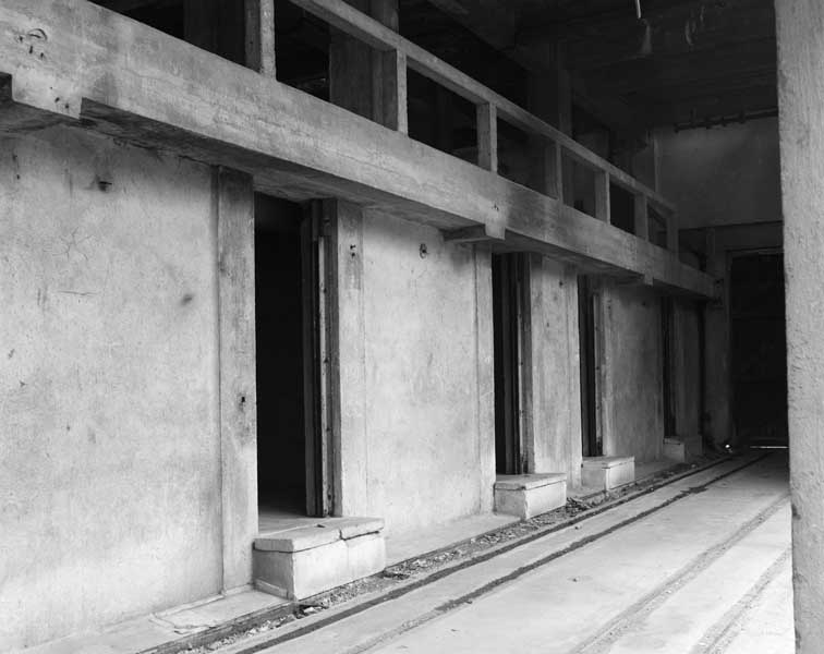 Atelier de fabrication dit de nouvelle trituration, détail : salles d'égouttage de la pâte.
