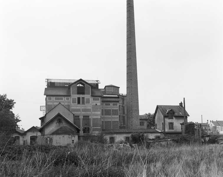 Chaufferie et cheminée d'usine, vue prise du sud.