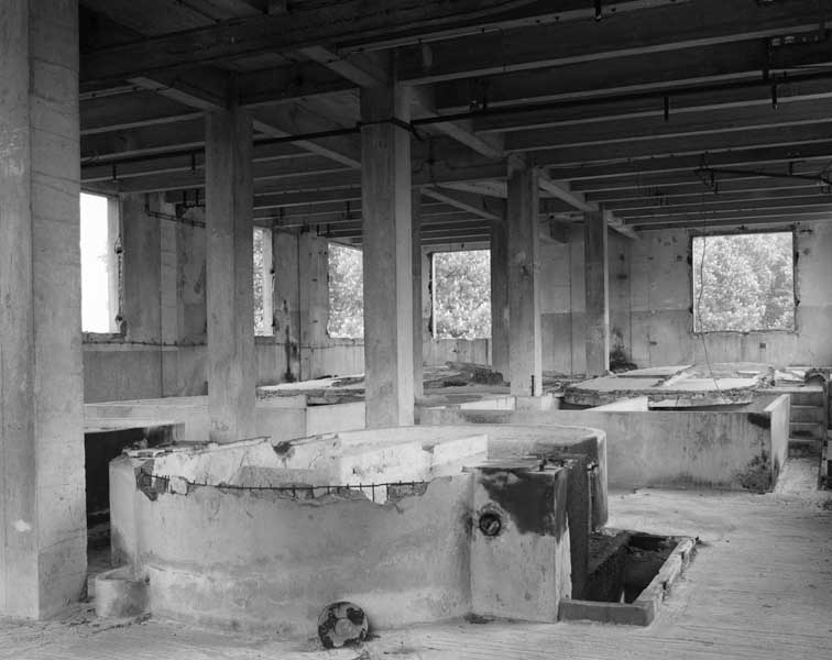 Atelier de fabrication dit de nouvelle trituration, détail : piles blanchisseuses.