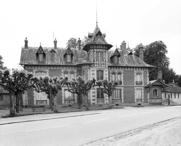 Logement dit le Pavillon, façade sur la place du marché.