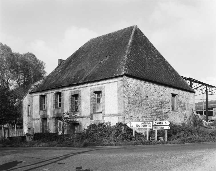 Elevations extérieures sud et est.