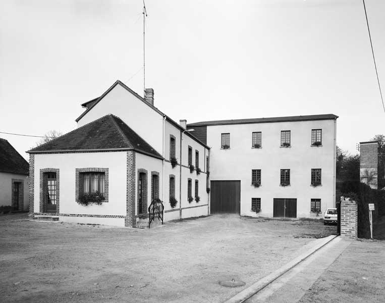 Bureau, logement patronal, atelier de fabrication. Vue prise du sud-est.