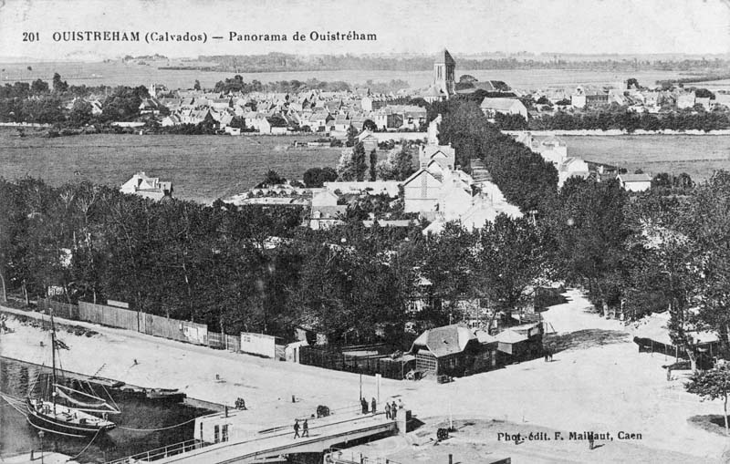 201. OUISTREHAM (Calvados) - Panorama de Ouistreham [vue générale prise du nord-ouest].- Carte postale, phot. édit. F. Maillaut à Caen, début 20e siècle.