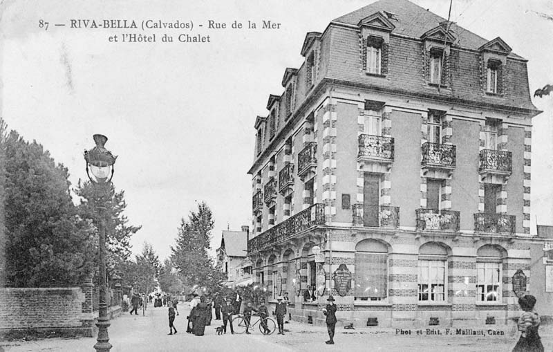 '87 - RIVA-BELLA (Calvados) - Rue de la Mer et l''Hôtel du Chalet [au 74 avenue de la Mer].- Carte postale, phot. -édit F. Maillaut à Caen, début 20e siècle.'