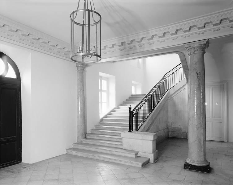 Hall et escalier.