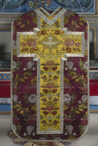 Chasuble, étole, manipule, bourse de corporal, voile de calice (ornement violet)