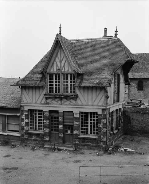 Bureau. Vue prise du sud-est.