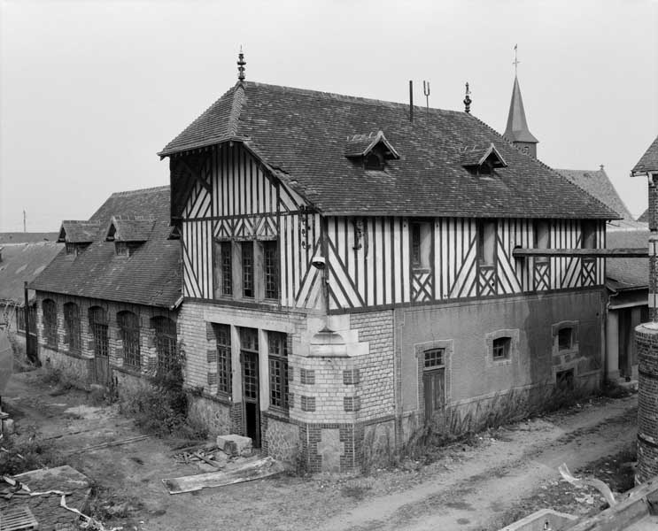 Logement. Vue prise du sud-ouest.