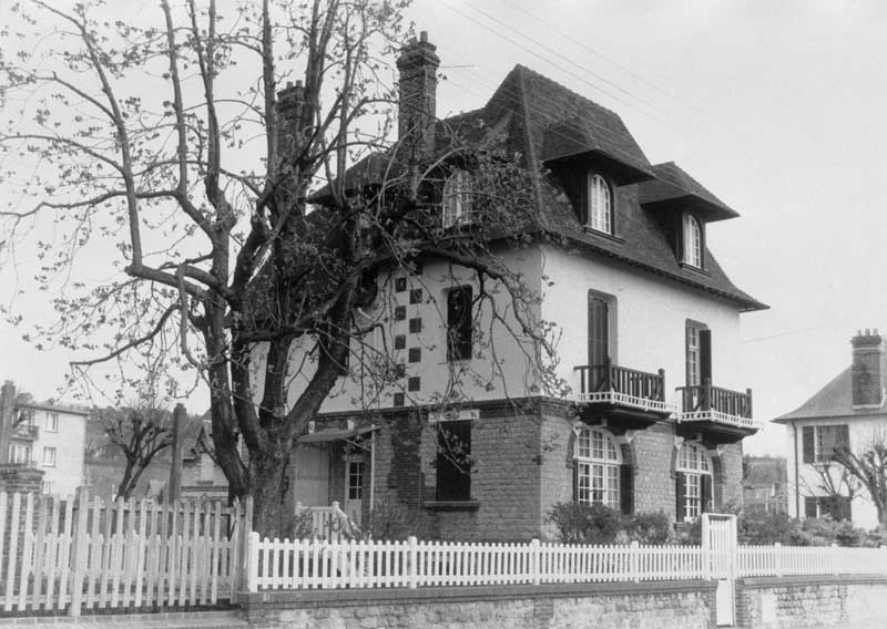 Logement de contremaitre, Avenue Secrétan.- Photographie ancienne, plaque de verre. (Collection particulière).