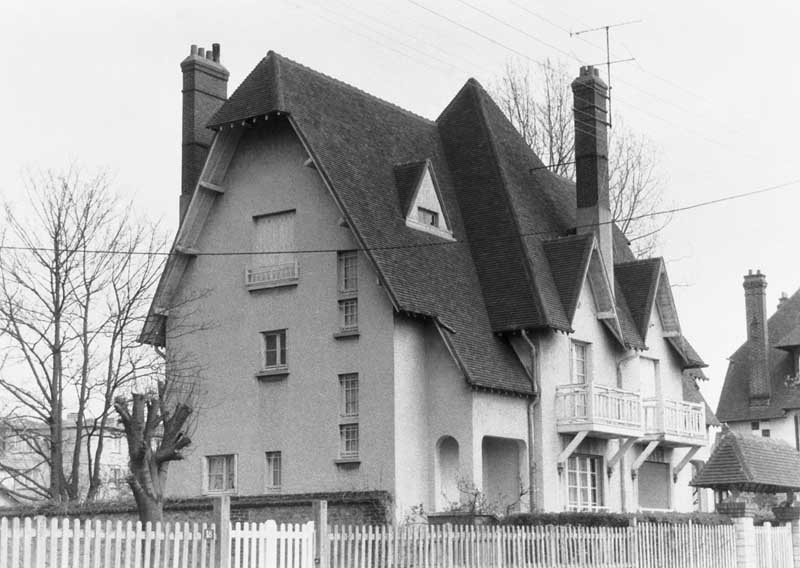 Logements de contremaitre (maison double), Avenue Secrétan.- Photographie ancienne, plaque de verre. (Collection particulière).