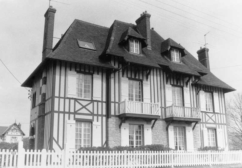 Logements de contremaitre (maison double), avenue Secrétan.- Photographie ancienne, plaque de verre. (Collection particulière).