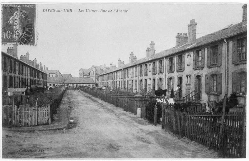 Dives-sur-mer - Les Usines. Rue de l'Avenir.- Carte postale, A.D., s.d., début 20e siècle. (Collection particulière).