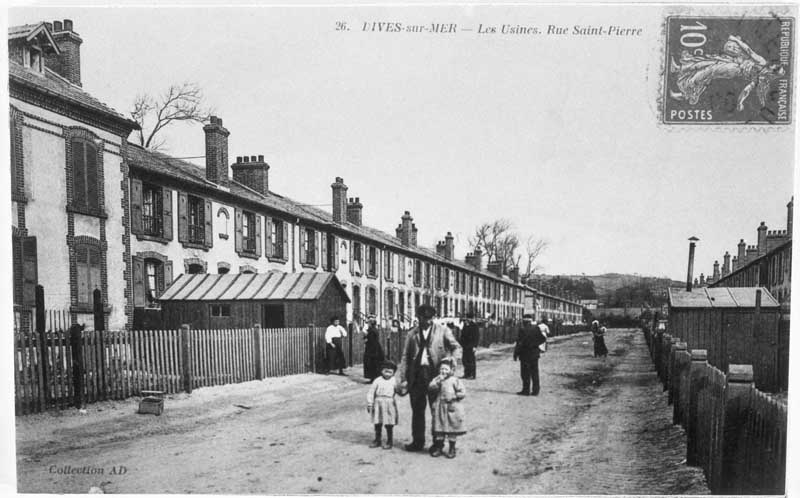 Dives-sur-mer - Les usines. Rue Saint-Pierre.- Carte postale, A. D., s.d., début 20e siècle. (Collection particulière).