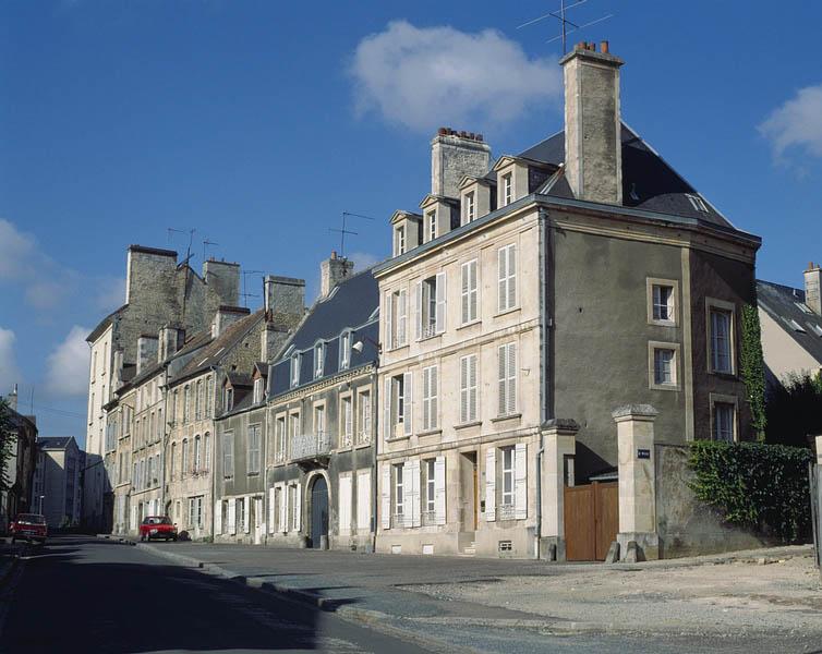 Rue Blacher, alignement de maisons, côté numéros pairs.