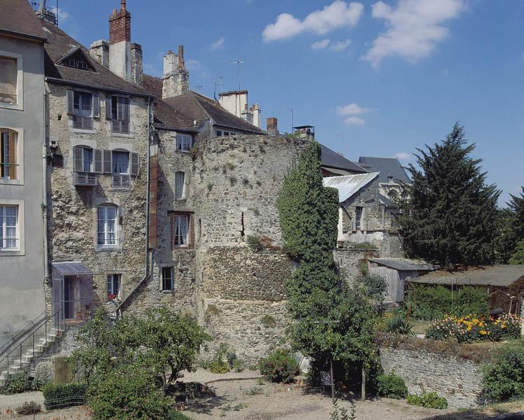 Front sud est de l'enceinte, tour n°11, élévation extérieure.