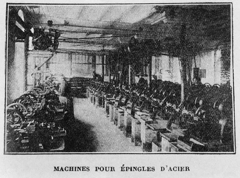 Machines pour épingles d'acier.- Photographie ancienne, tirée de : L'Illustration économique et financière, 1927, n°2.