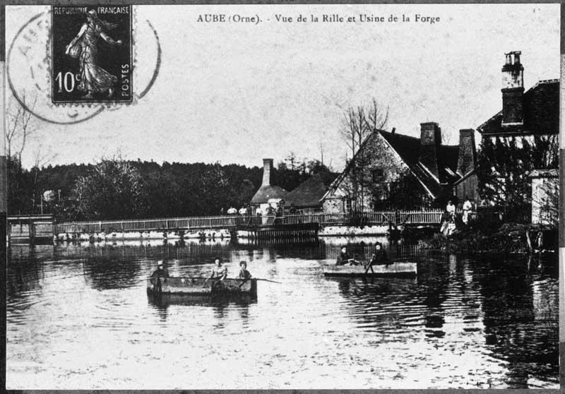 Aube (Orne). Vue de la Rille et usine de la forge.