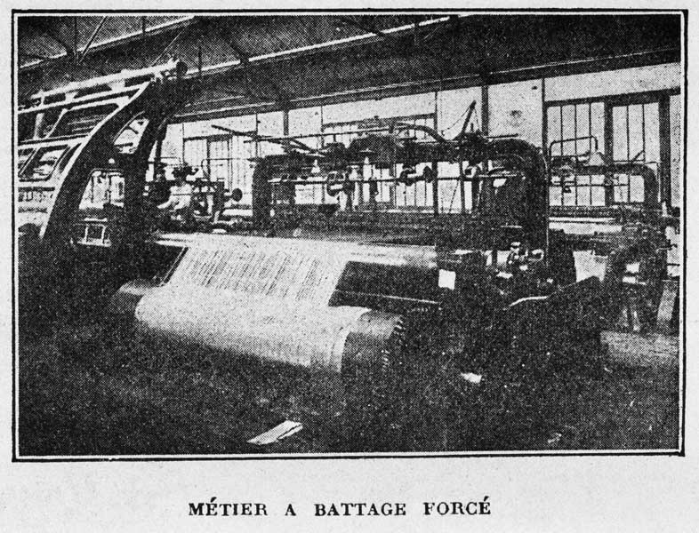 Métier à battage forçé.- Photographie ancienne, tirée de : L'Illustration économique et financière, 1927, n°2, p. 77.