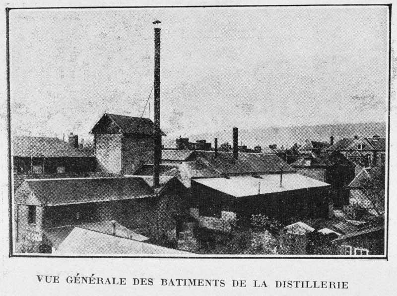 Vue générale des bâtiments de la distillerie.