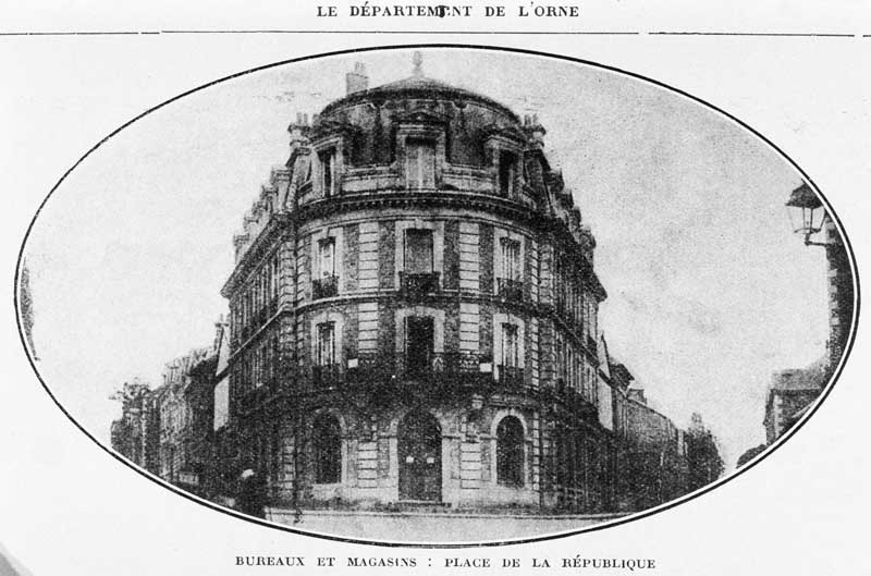 Bureaux et magasin, place de la République.- Photographie ancienne.