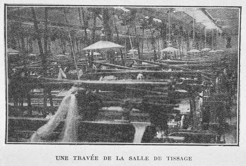 Tissage du Parc. Une travée de la salle de tissage.- Photographie ancienne, tirée de : L'Illustration économique et financière, 1927, n°2, p. 101.