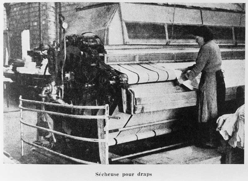 Sécheuse pour draps.- Photographie, tirée de : IVe region économique, Basse-Normandie, Chambre de commerce, 1954-1955.