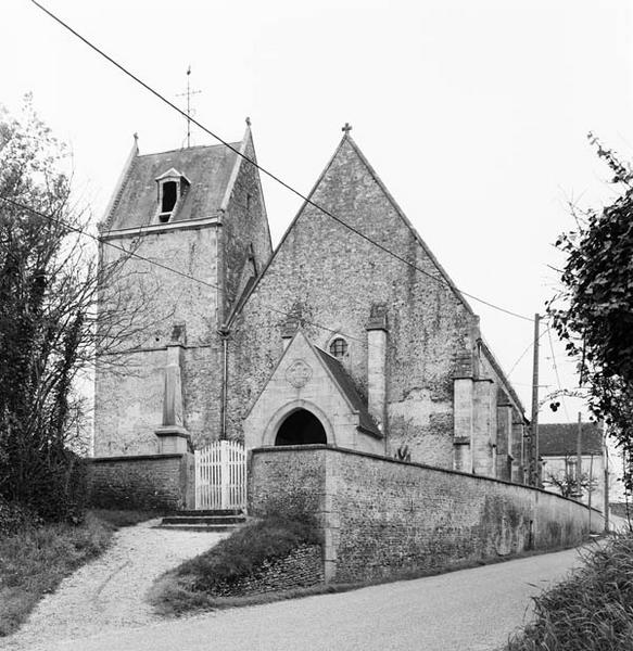 Façade ouest et clocher.