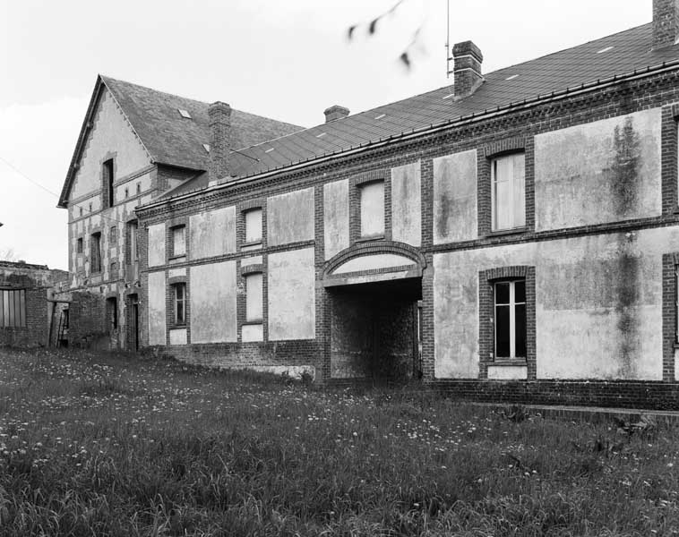 Bureau et logement d'ouvriers. Vue prise du sud ouest.