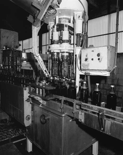 Bâtiment de la cidrerie, capsulage.