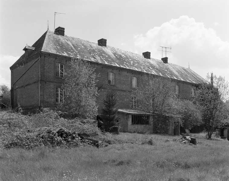 Logement d'ouvriers, vue prise du nord.