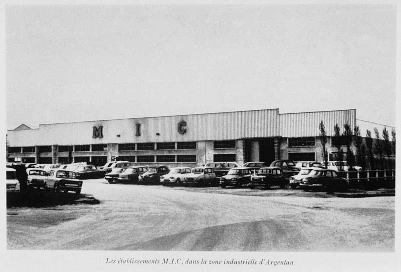 Usine M.I.C.- Photographie, tirée de : Les établissements M.I.C. dans la zone industrielle d'Argentan. In La Revue Géographique et Industrielle de la France, 1966, n°39, p. 100.