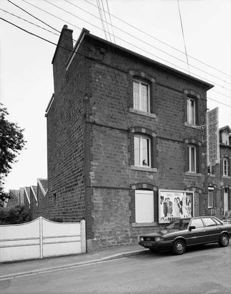 Ateliers de fabrication et bureau. Vue prise du sud ouest.