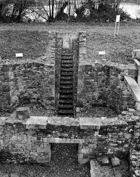 Haut-fourneau, escalier d'accès à la soufflerie. Vue prise du nord-ouest.