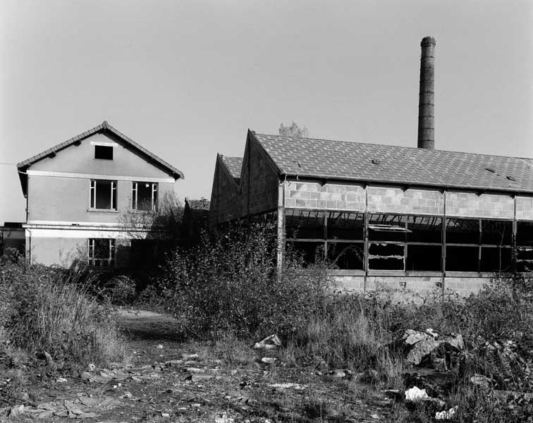 Ateliers de fabrication, logement, bureaux. Vue prise du sud-ouest.