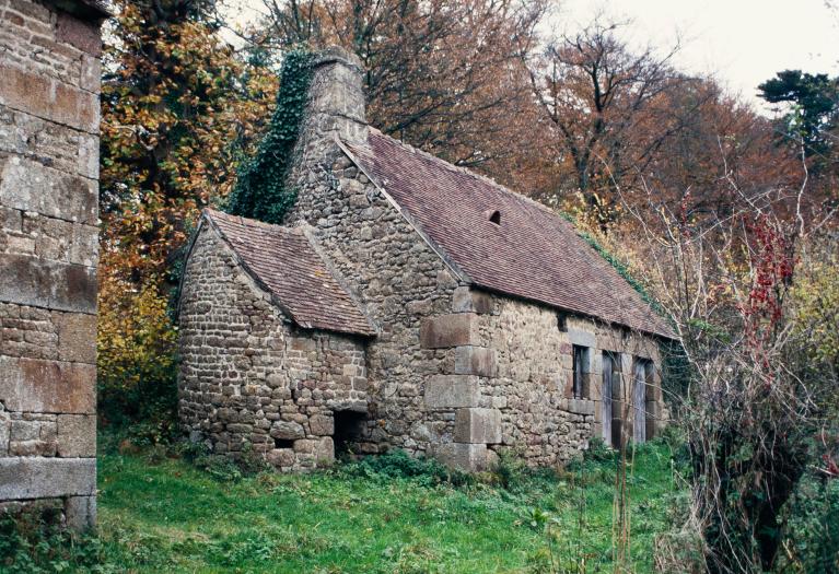 Fournil et cave. Vue prise du nord ouest.