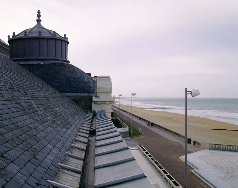 'Vue du dôme du grand vestibule prise de l''est. Prise de vue antérieure à la campagne de restauration de 1994. [3e casino].'