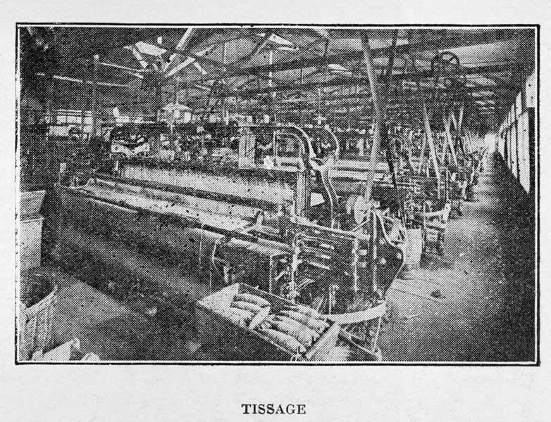 Tissage.- Photographie ancienne, tirée de : L'Illustration Economique et Financière, 1925.