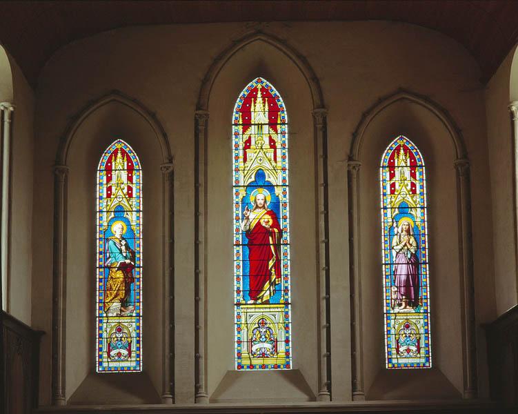 Ensemble de 3 verrières à personnages : Sacré-Coeur, Saint Pierre, Sainte Geneviève de Paris