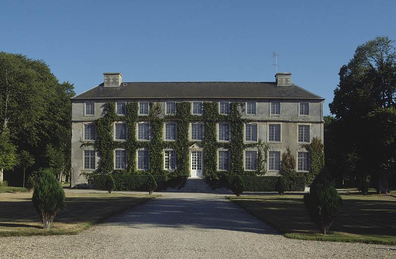 Logis, façade principale, au nord.