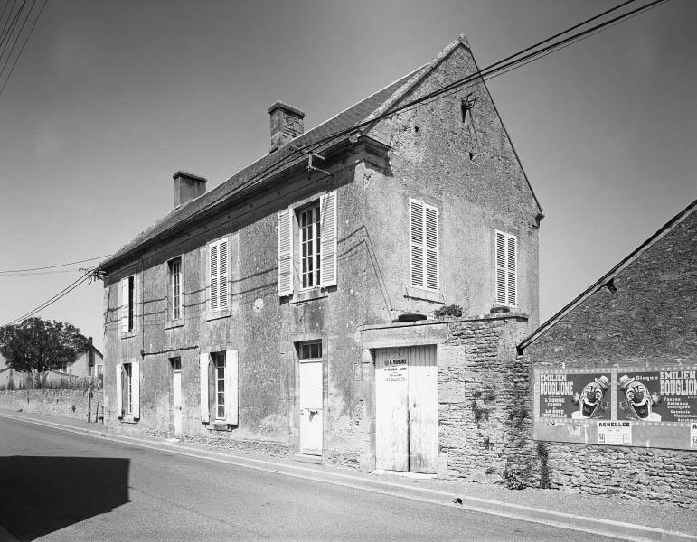 Façade sur rue.